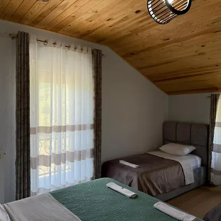 Izet Tocilla Hotel