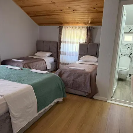 Izet Tocilla Hotel